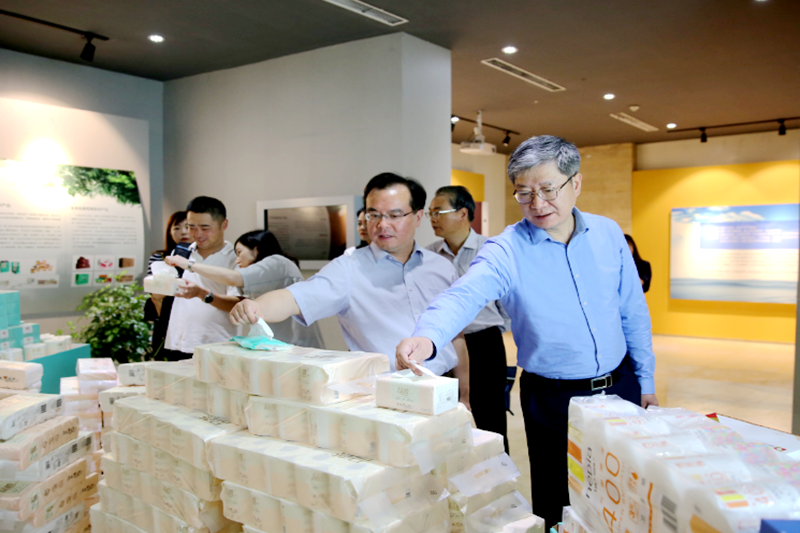 2019年 5月22日，時(shí)任浙江省社會(huì)組織綜合黨委專職副書記、省民政廳社會(huì)組織管理局局長(zhǎng)蔡國(guó)華蒞臨景興紙業(yè)調(diào)研企業(yè)發(fā)展情況和黨建工作