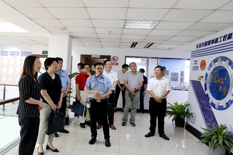 2020年7月14日，時(shí)任浙江省總工會(huì)黨組成員、副主席張衛(wèi)華一行蒞臨景興紙業(yè)調(diào)研推進(jìn)新時(shí)代產(chǎn)業(yè)工人隊(duì)伍建設(shè)改革工作