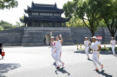 笑臉與熱情刷屏！這名火炬手是景興人！
